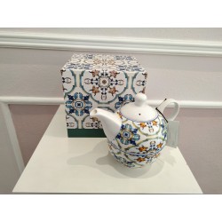 TEAPOT AND CUP